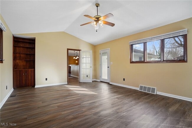 Building Photo - 7429 Sylvan Dr