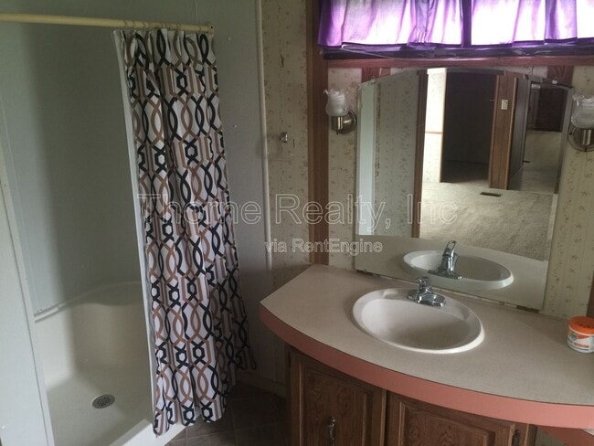 Building Photo - 92 Matts Ln