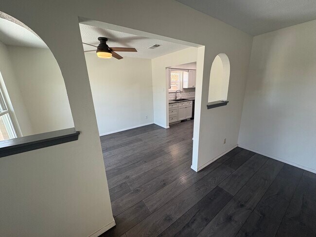 Building Photo - 7116 Ticonderoga Rd NE