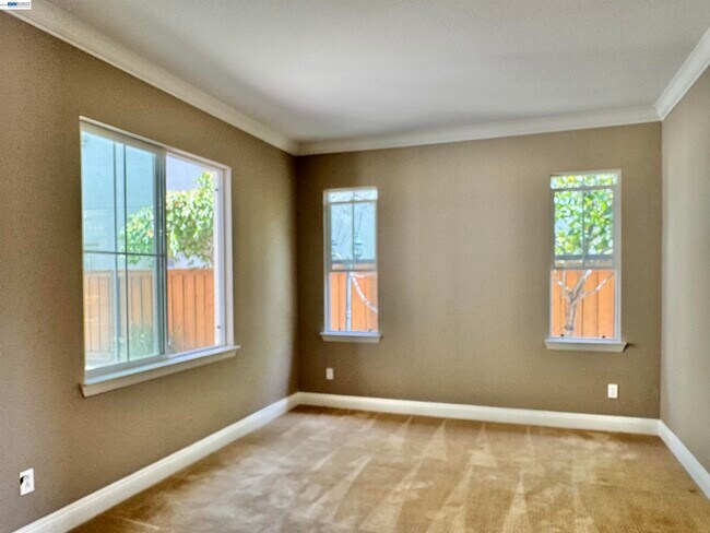 Building Photo - 2458 Marsanne St