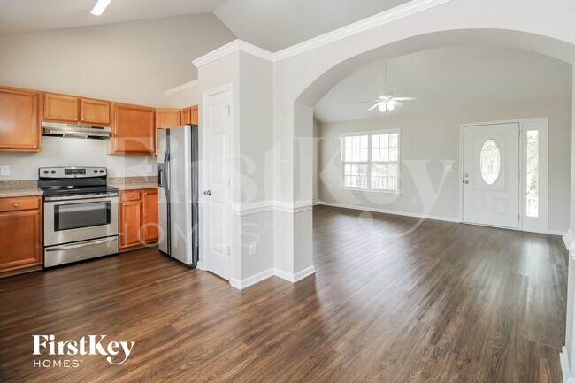 Building Photo - 422 Twin Valley Dr