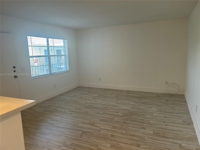 Building Photo - 1230 NE 139th St