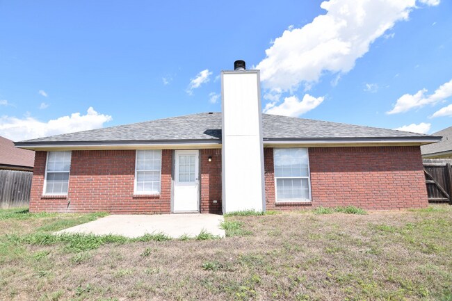 Building Photo - 4402 Water Oak Dr