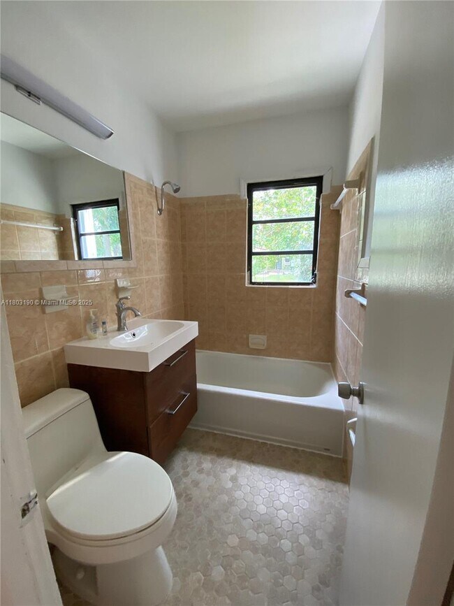 Building Photo - 5843 SW 62nd St