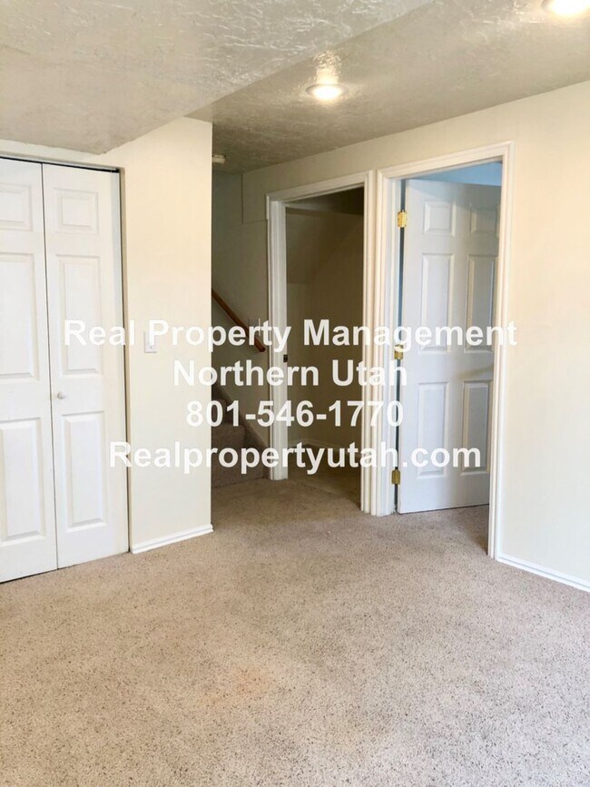 Building Photo - 4 Bedroom 2.5 Bathroom House In Layton Available!