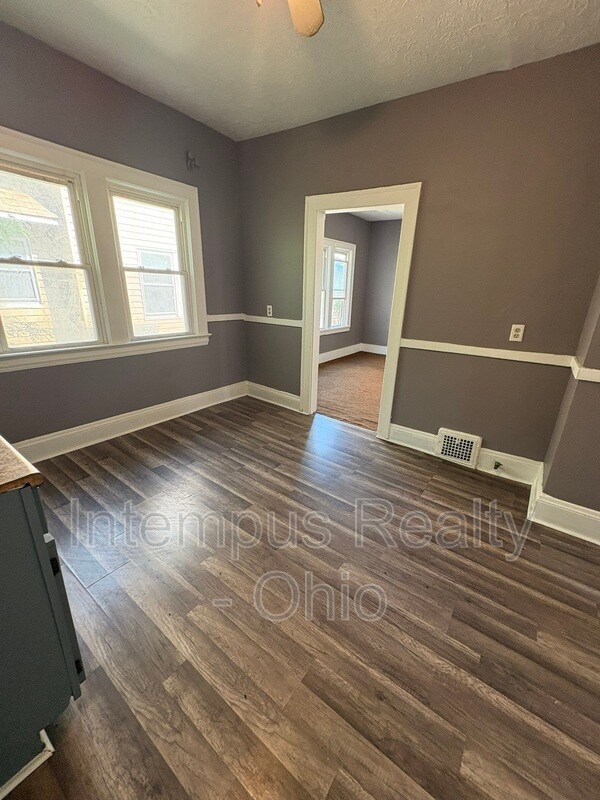 Building Photo - 942 Eddy Rd