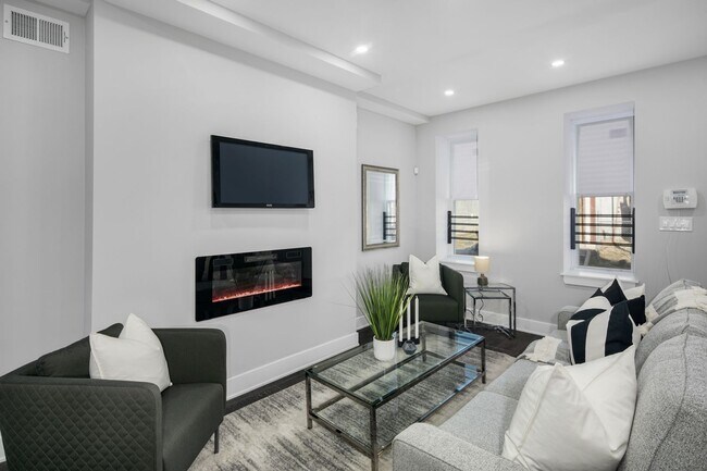 Building Photo - Modern Brewerytown Home