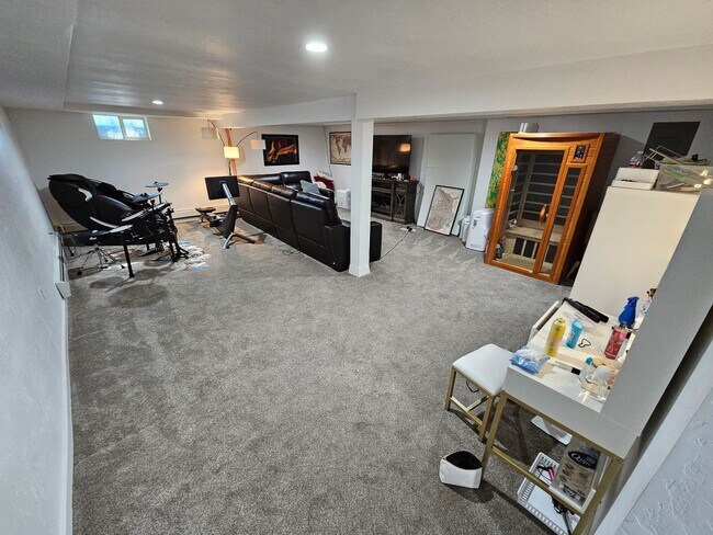 Building Photo - Target Range Single Family Home - 3bdrm (+bonus), 2bath, great yard, garage.  Summer Rental