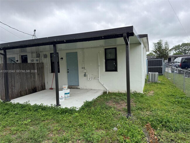 Building Photo - 1825 NW 74th Ter