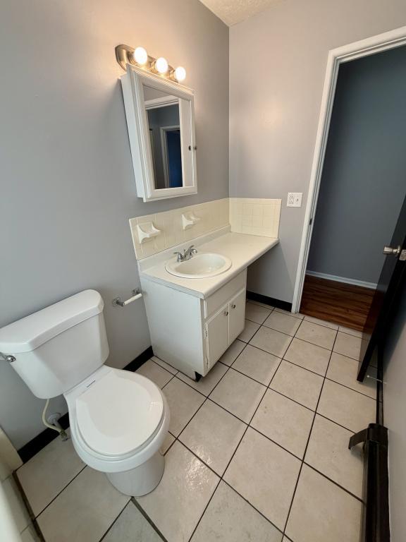 Building Photo - 841 Moyer Ave