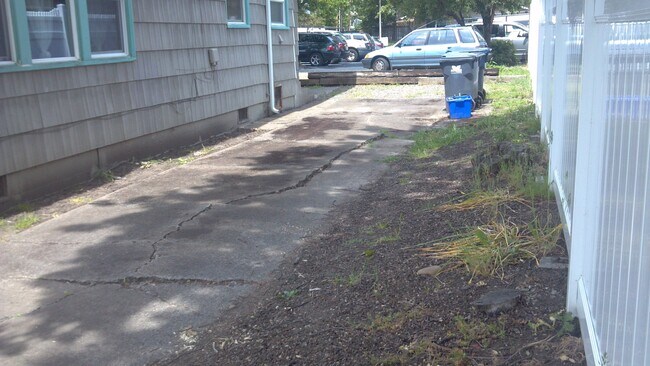 Building Photo - 4BR/2BA House only $2495/month!!!