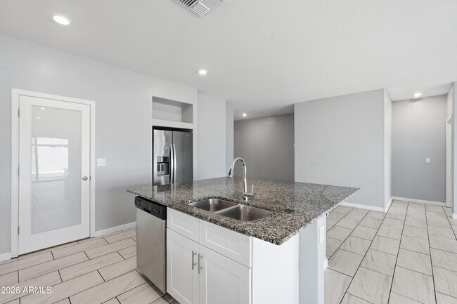 Building Photo - 1692 W Aztec Dr