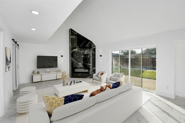 Building Photo - 6035 Cartagena St