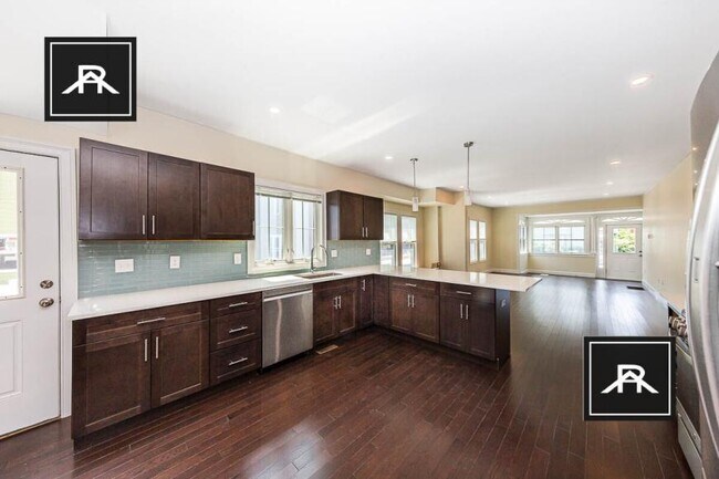 Building Photo - 6 bedroom in Medford MA 02155