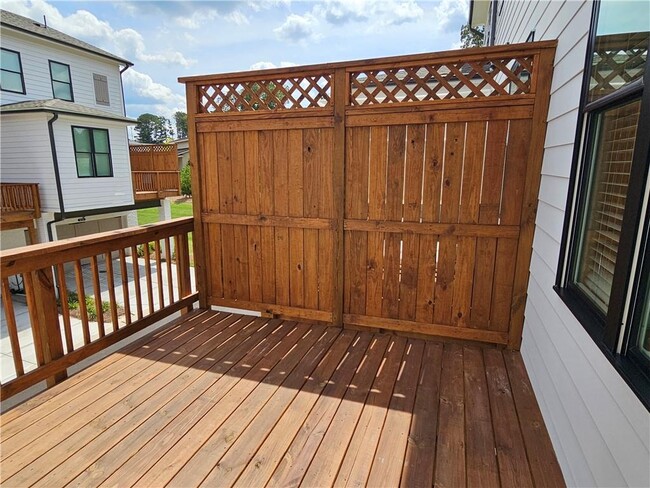 Building Photo - 502 Healy Dr