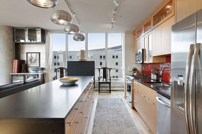 Building Photo - 901 S 2nd St