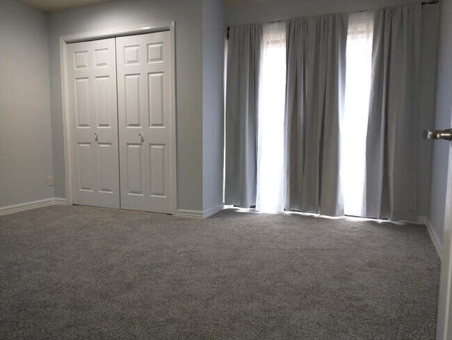 Building Photo - 477 Avondale Dr