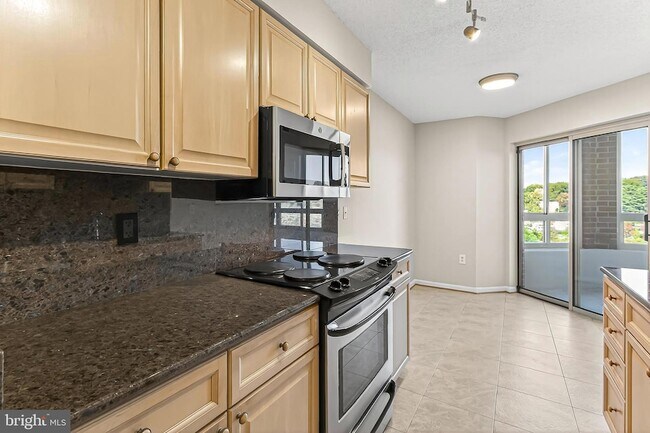 Building Photo - 2151 Jamieson Ave