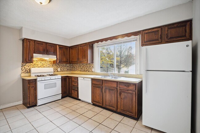 Building Photo - 25301 Marsdon Dr