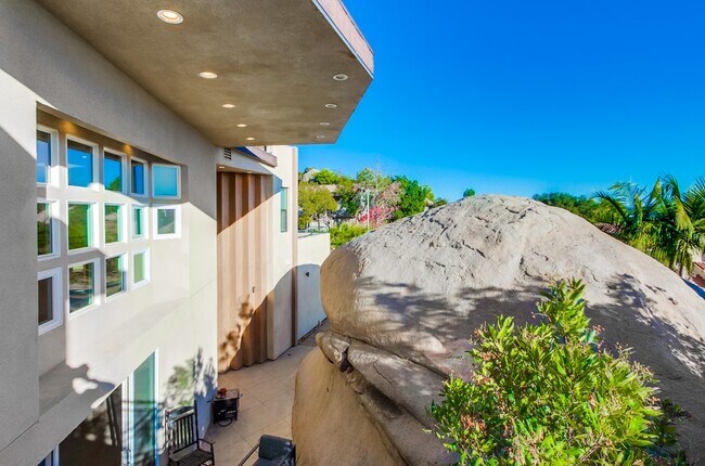 Building Photo - 28548 Meadow Glen Way W