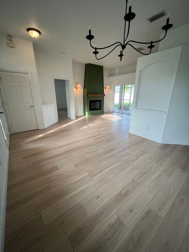 Building Photo - Convenient 3/2/2 PSL Home with Backyard Oa...