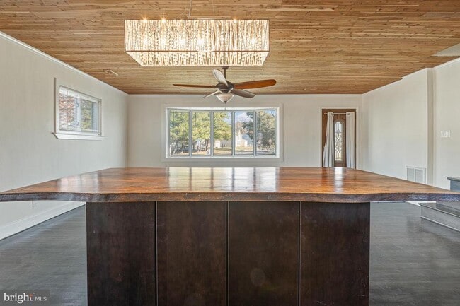 Building Photo - 312 N Hammonds Ferry Rd