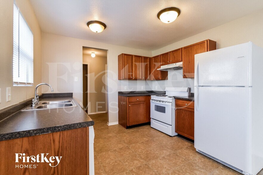 Building Photo - 8016 Grove Berry Way