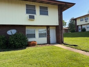 Building Photo - Newly renovated Town House for Rent 3Br / 2 Ba Section 8 Welcome !