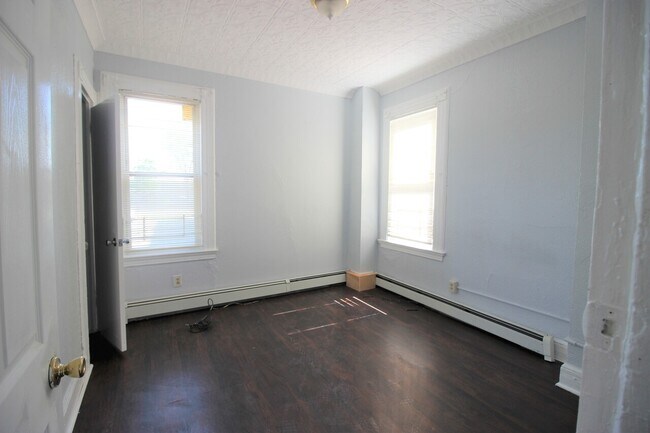 Building Photo - East Orange Rental