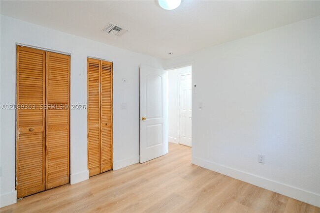Building Photo - 27 SW 55th Ave
