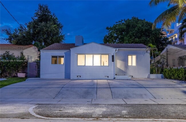 Building Photo - 2729 SW 18th St