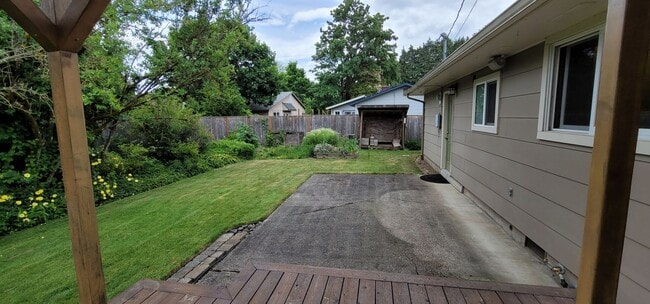 Building Photo - Gorgeous 4-bedroom home including a Two Car Garage