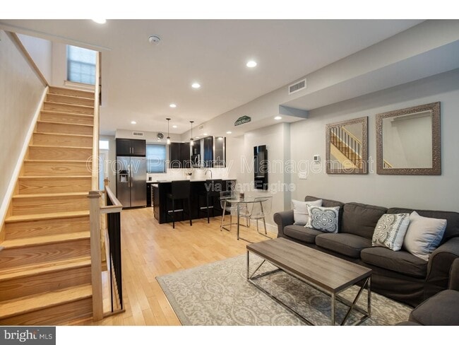 Building Photo - 533 Manton St