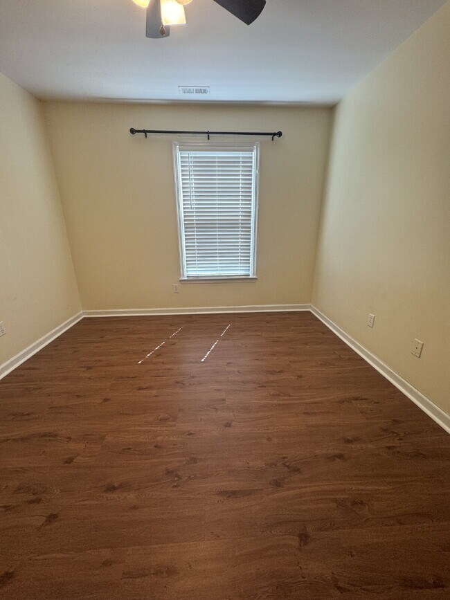 Building Photo - "Charming 3-Bedroom Retreat with Fireplace & Hardwood Floors in Fletcher, NC"