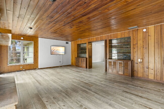 Building Photo - FULLY FENCED Home For Rent in Clearwater!