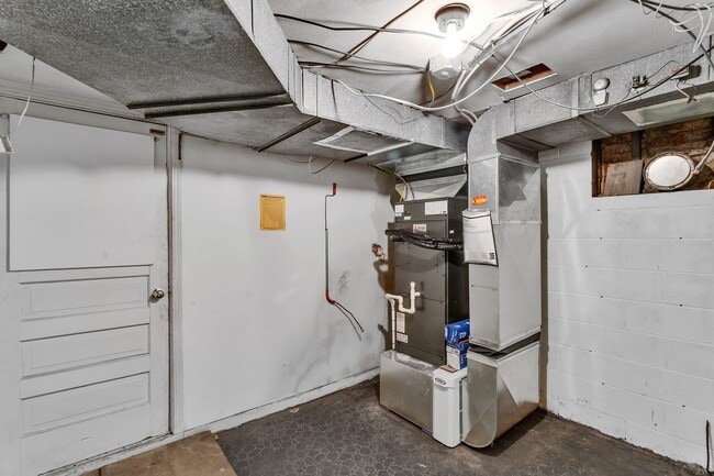 Building Photo - Updated 3BR Home with Central Air & Finished Walk-Out Basement - Sewickley, PA