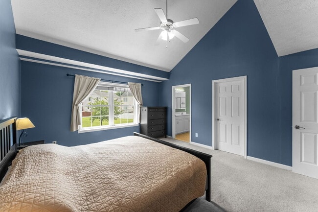 Building Photo - Welcome home to this well-maintained 4-bed...