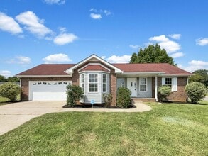 Building Photo - Cute 2 Bedroom 2 Bath Home with a 2 Car Garage!