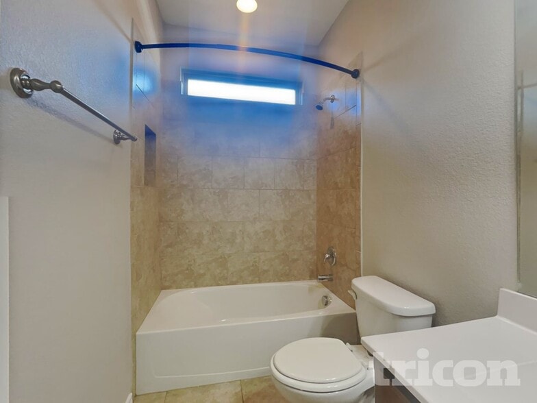 Building Photo - 1304 Glen Ct