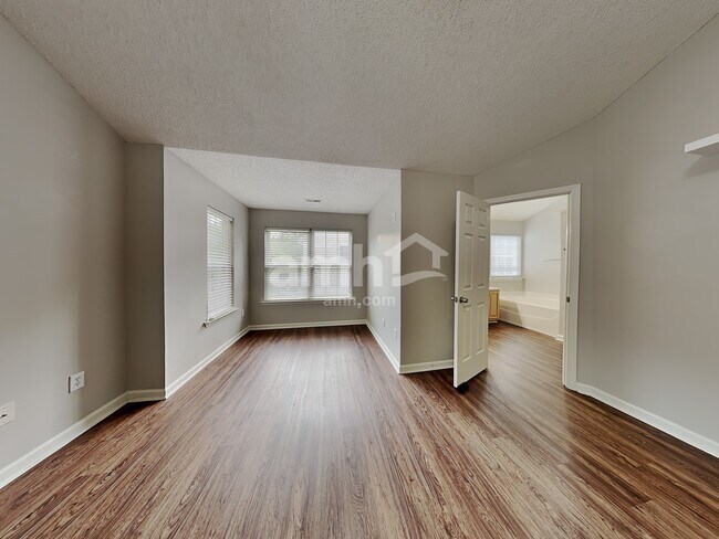 Building Photo - 240 Bonnie Woods Dr
