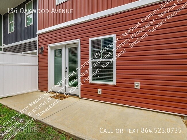 Building Photo - 136 Oakwood Ave