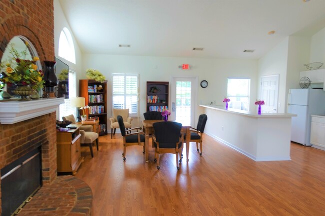 Building Photo - 303 Heritage Club Dr