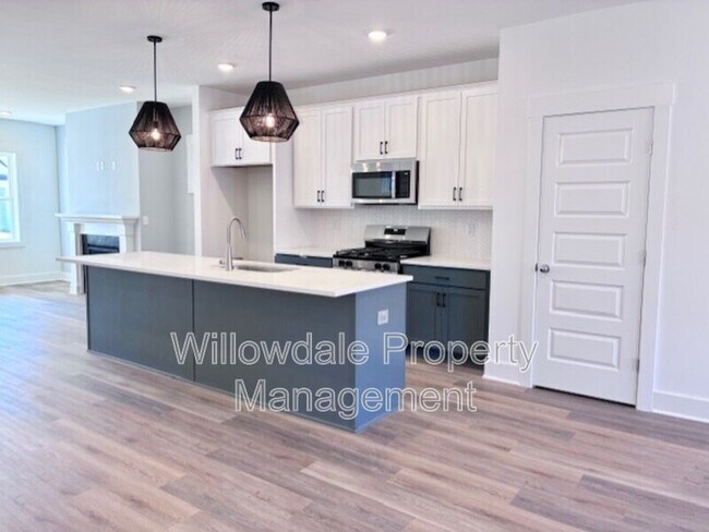 Building Photo - 565 Folk Song Wy