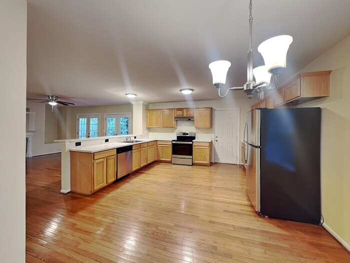 Building Photo - 6265 Branch Hill Cir