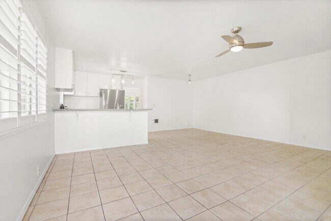 Building Photo - Sierra Seaside Flats