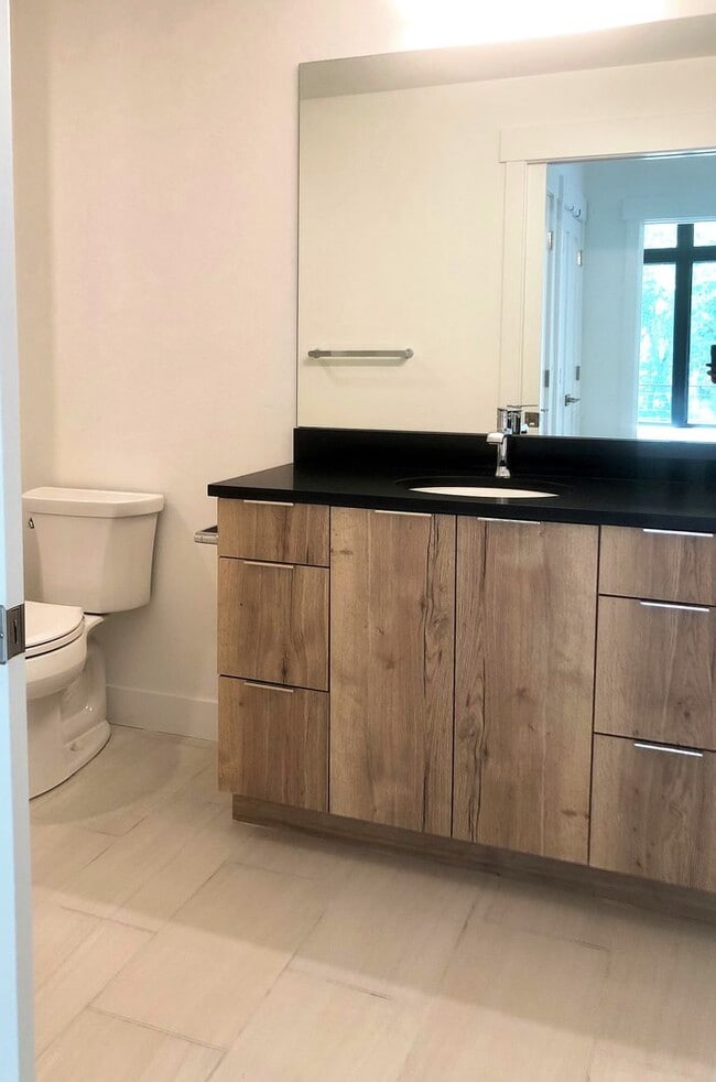 Building Photo - Long Term Rental- River West 914