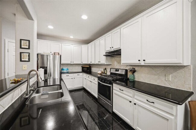 Building Photo - 3711 Hill Family Ln