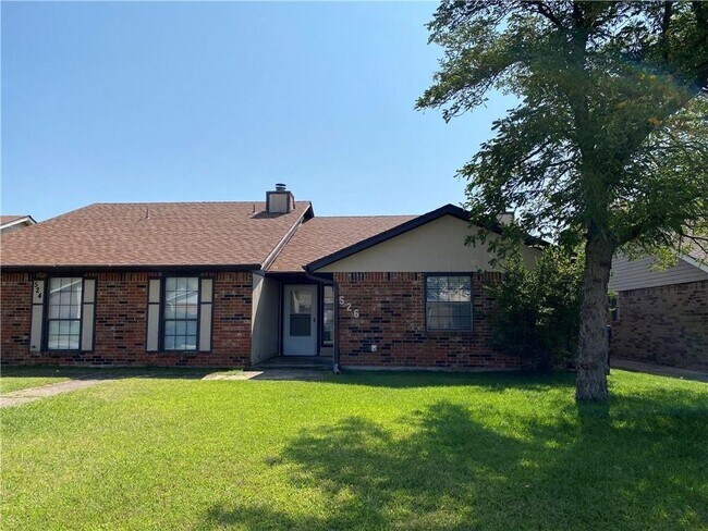 Primary Photo - Cute 2 Bed Duplex in Edmond