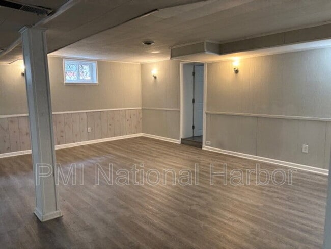 Building Photo - 1235 Chaplin St SE