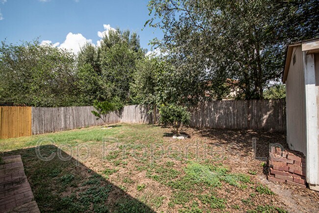Building Photo - 7127 Still Holw Dr